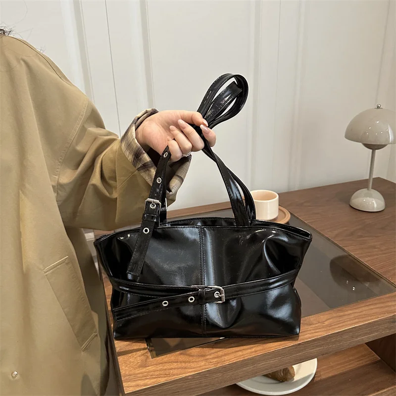 luxury wine red underarm bag for women autumn/winter retro commuter shoulder bag casual large capacity rivets belt totes Luxury Wine Red Underarm Bag for Women Autumn/Winter Retro Commuter Shoulder Bag Casual Large Capacity Rivets Belt Totes